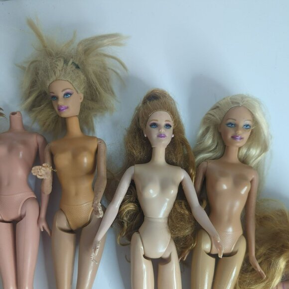 Assorted Barbie Dolls For Fodder Parts Repairs Nude Various Conditions Lot of 8 - Picture 5 of 7